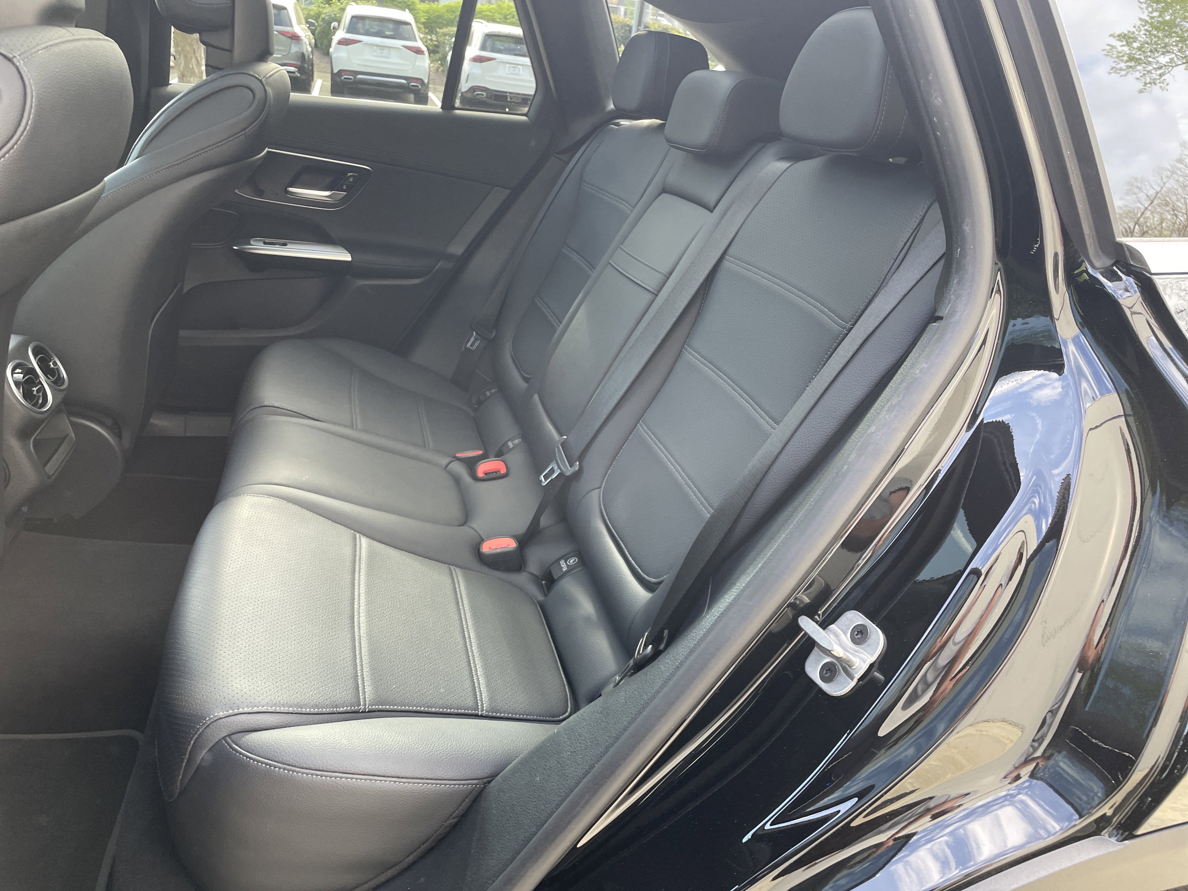 Certified 2025 Mercedes-Benz GLC 300 4MATIC w/ Driver Assistance Package image 41