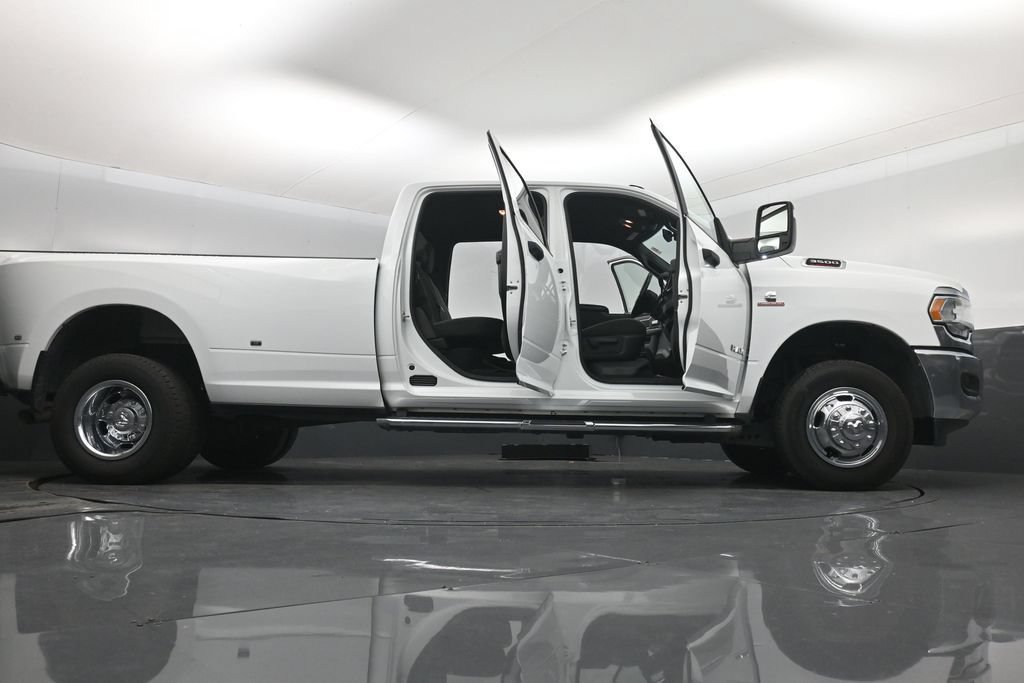 Used 2024 RAM 3500 Big Horn AWD/4WD image 7