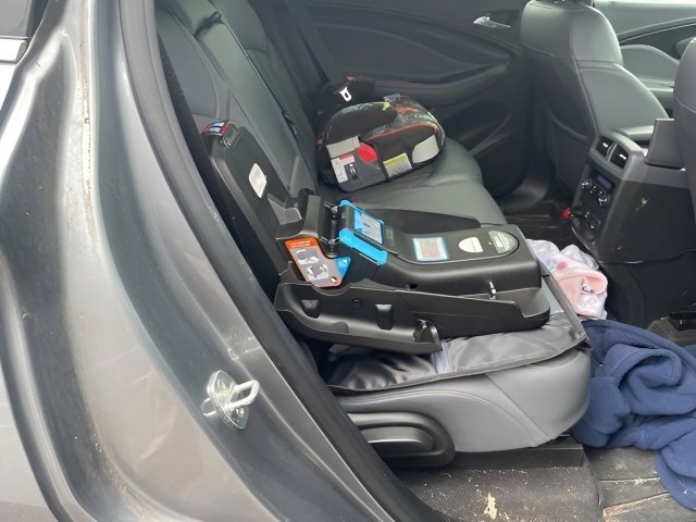 Used 2020 Buick Envision Essence image 12