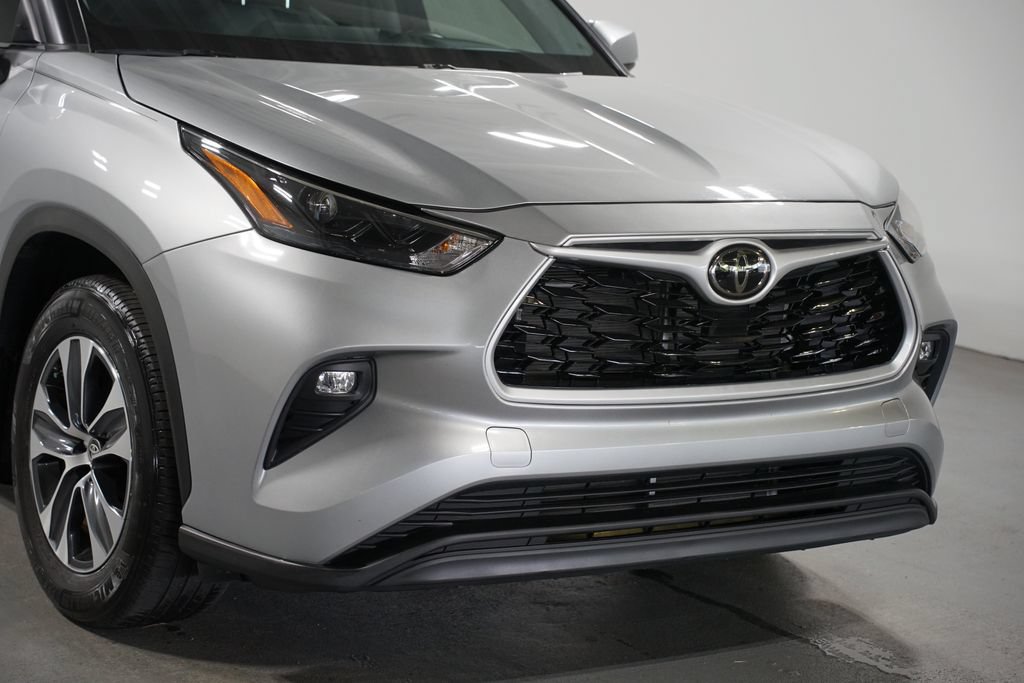 Certified 2024 Toyota Highlander XLE FWD image 4