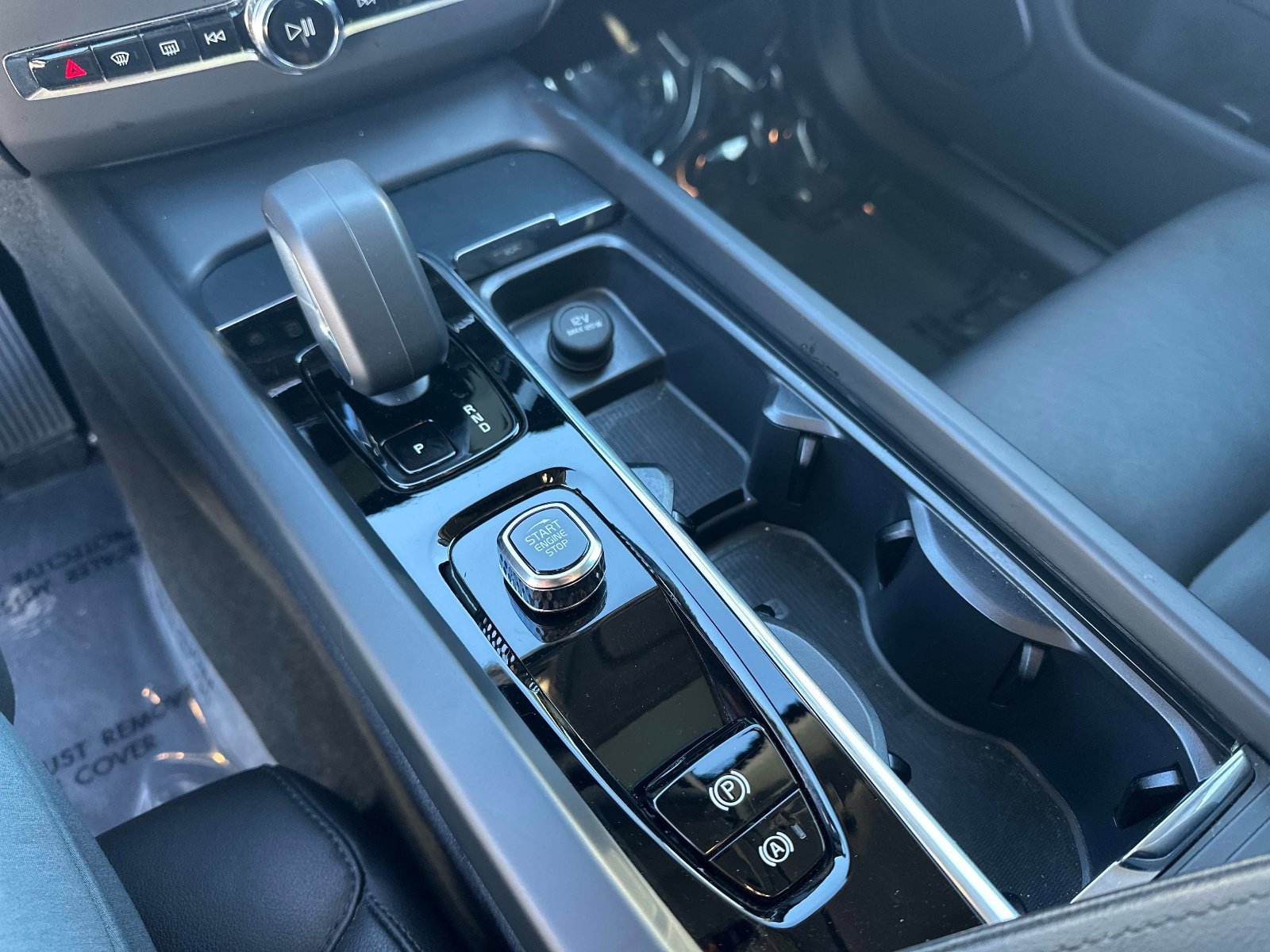 Certified 2025 Volvo XC60 B5 Core image 22