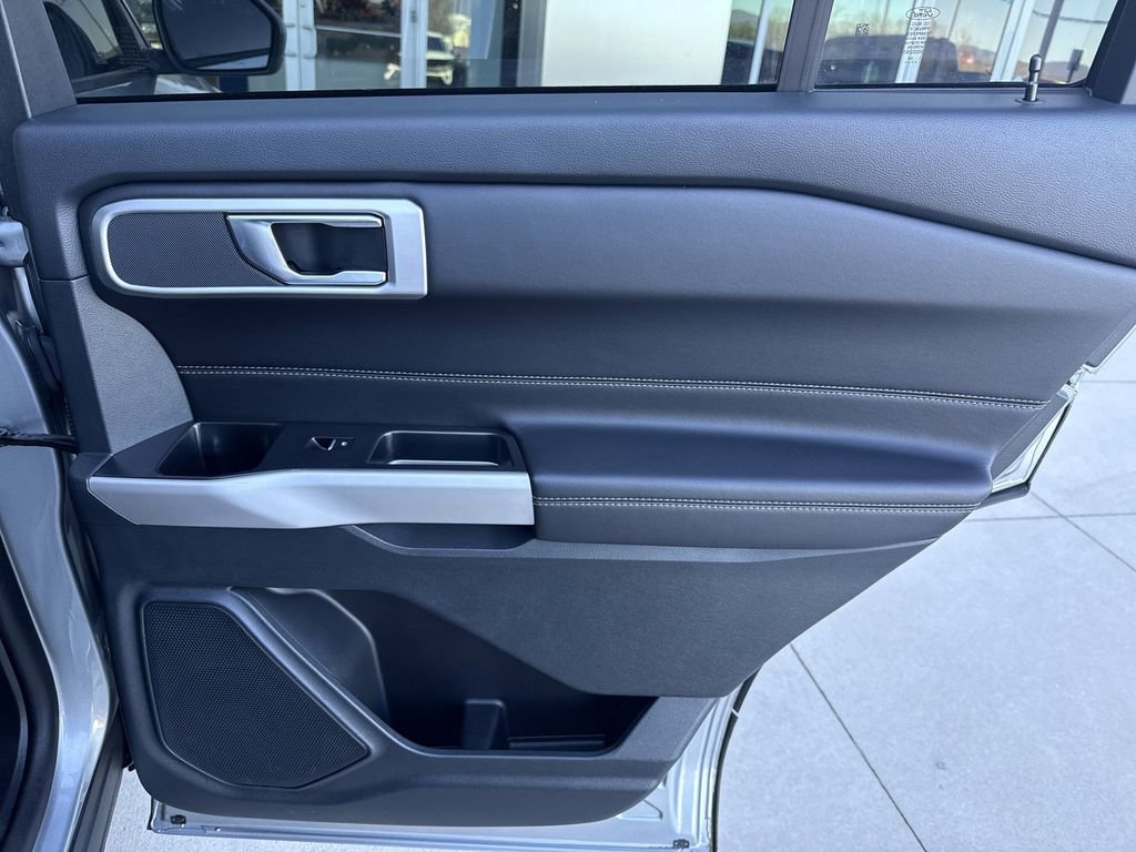 Used 2024 Ford Explorer XLT image 17