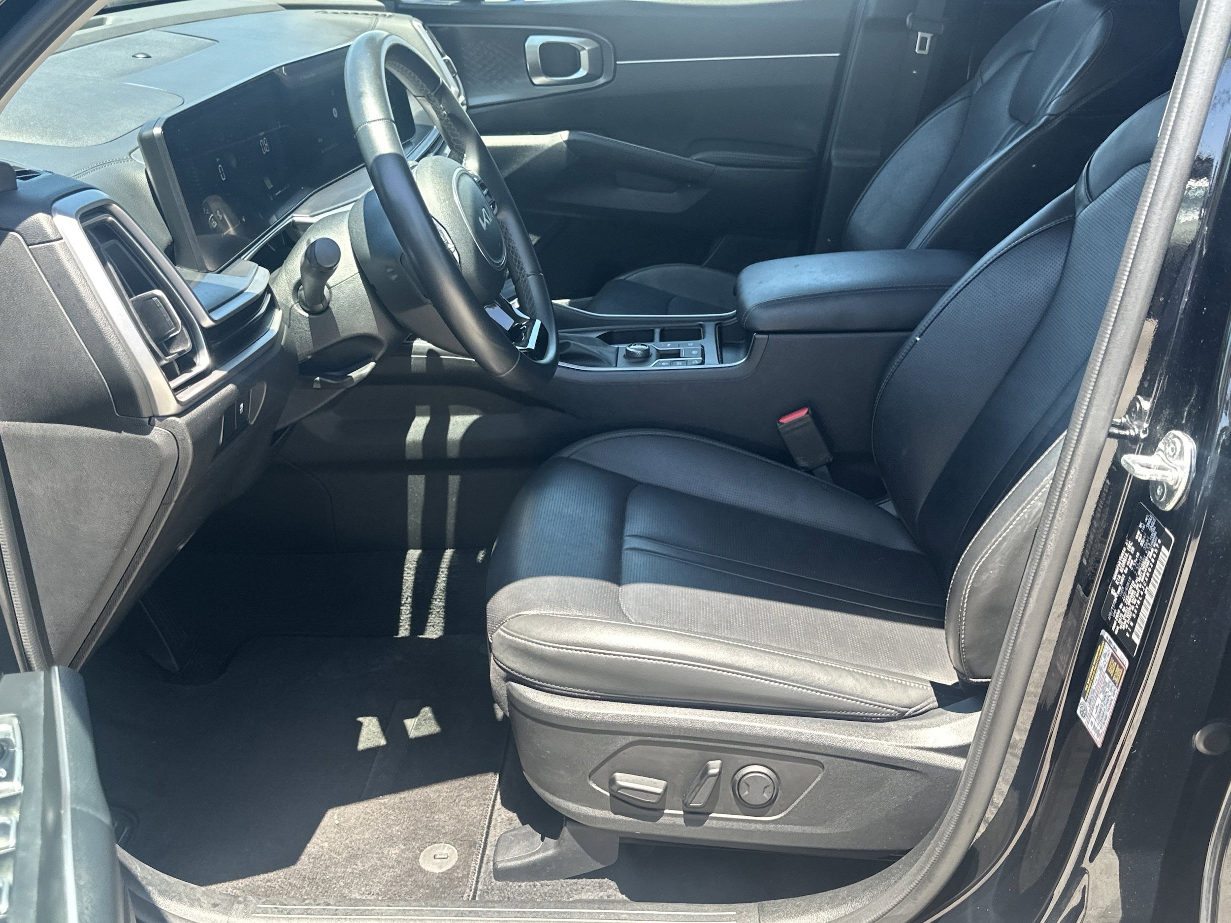 Used 2024 Kia Sorento S FWD image 9
