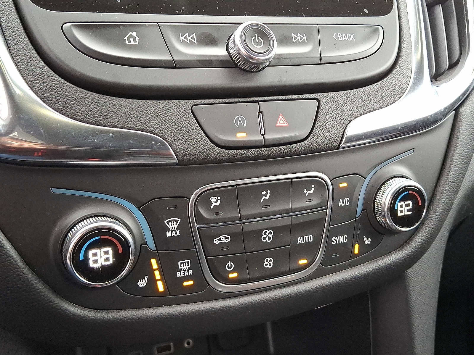 Used 2024 Chevrolet Equinox LT image 17