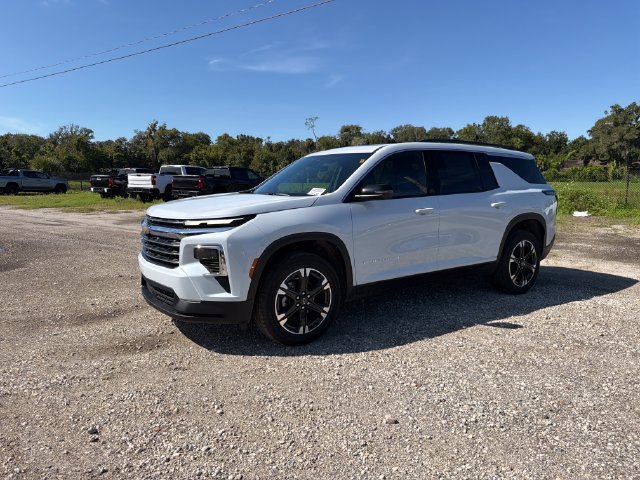 New 2027 Chevrolet Traverse LT w/ Sun and Wheel Package FWD image 2