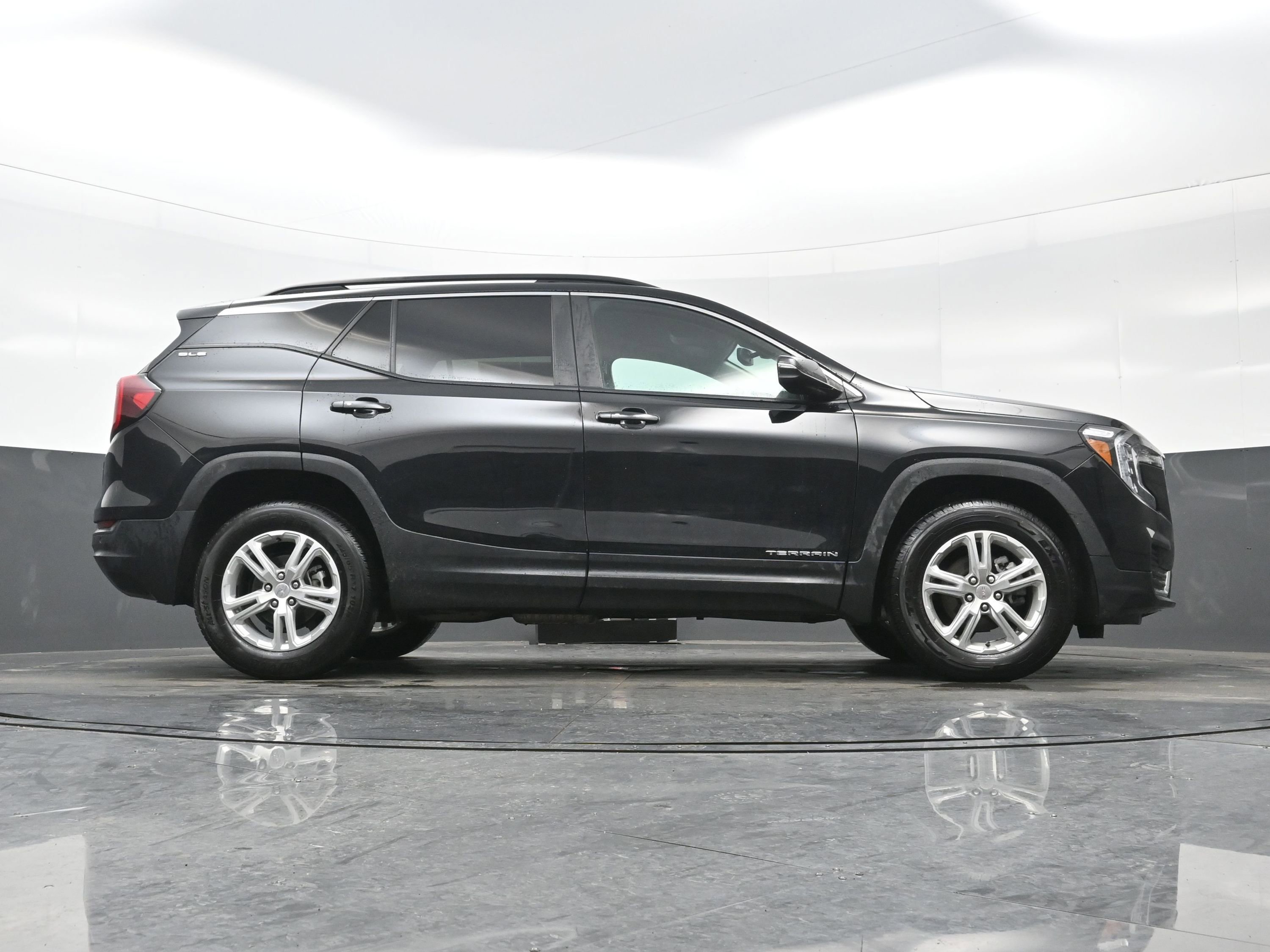 Used 2022 GMC Terrain SLE w/ Driver Convenience Package image 31
