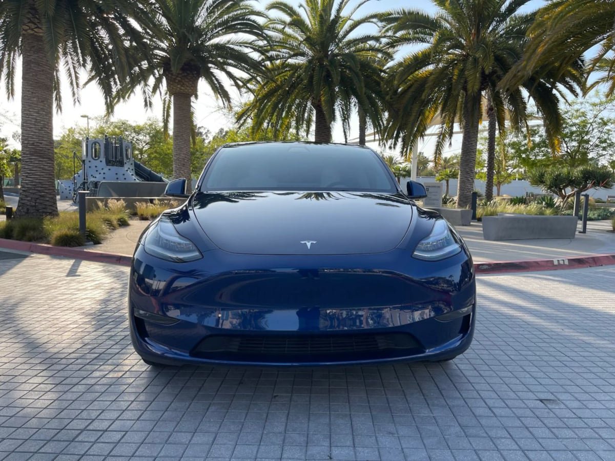 Used 2023 Tesla Model Y Long Range AWD/4WD image 2