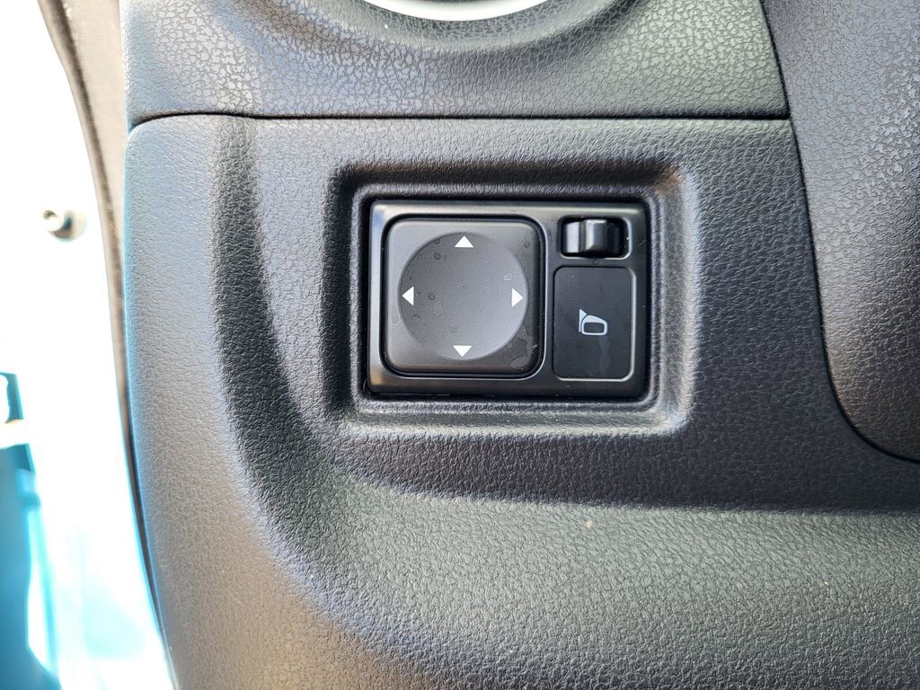 Used 2015 Nissan Versa Note SV w/ SV Appearance Package image 23