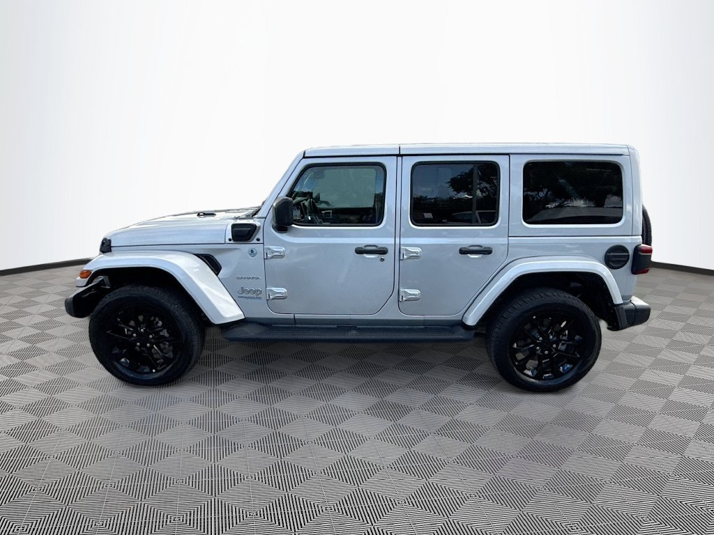 Used 2022 Jeep Wrangler Unlimited Sahara w/ Cold Weather Group AWD/4WD image 9