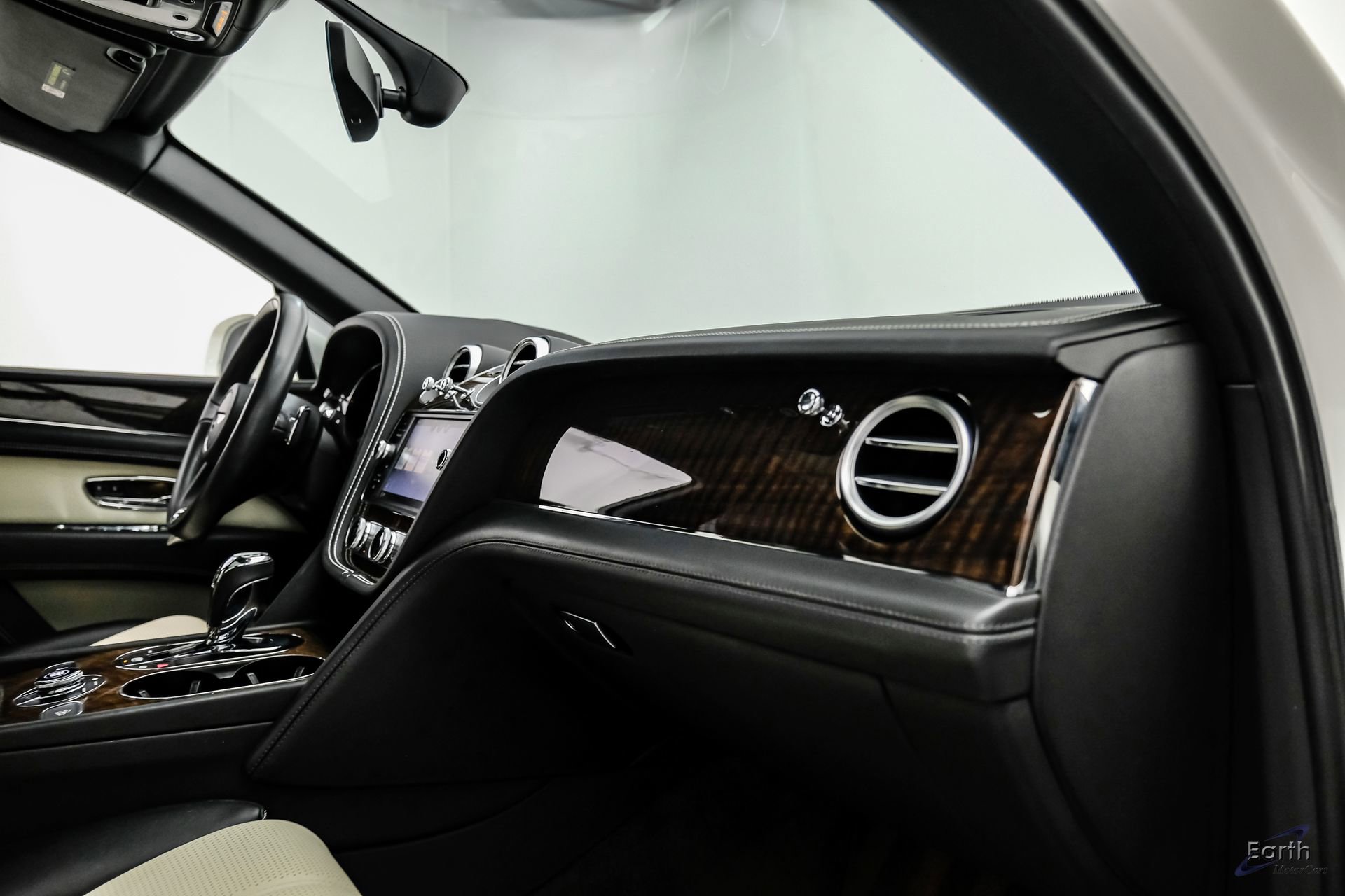 Used 2019 Bentley Bentayga image 45