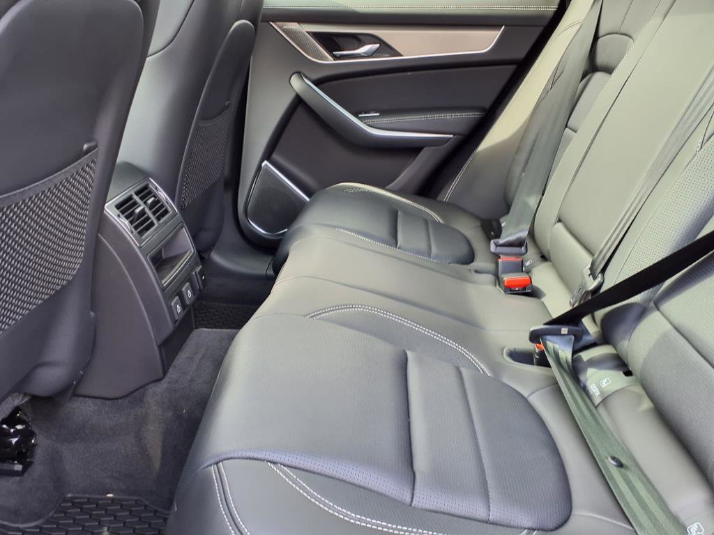 New 2026 Jaguar F-PACE R-Dynamic S image 5