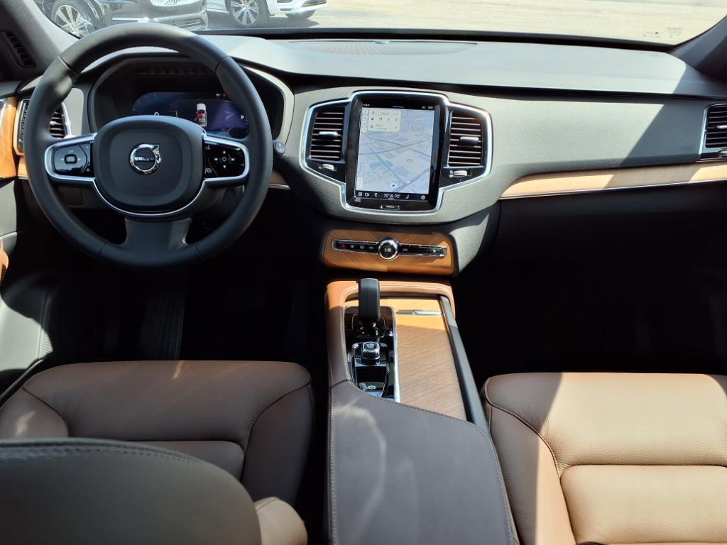 Used 2025 Volvo XC90 B5 Plus image 12