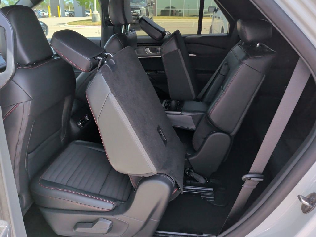 Used 2025 Ford Explorer ST-Line image 40