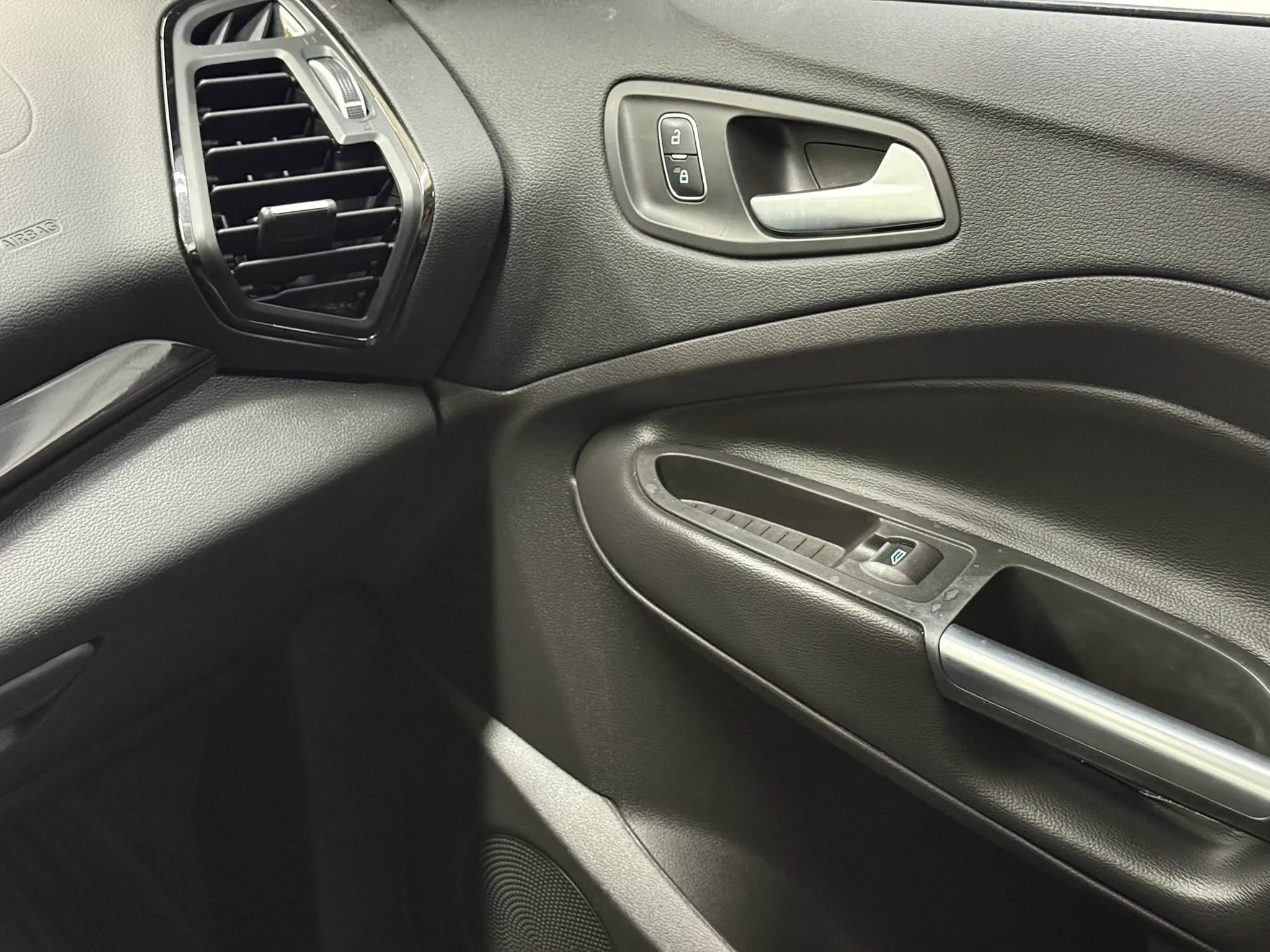 Used 2018 Ford Escape Titanium image 33