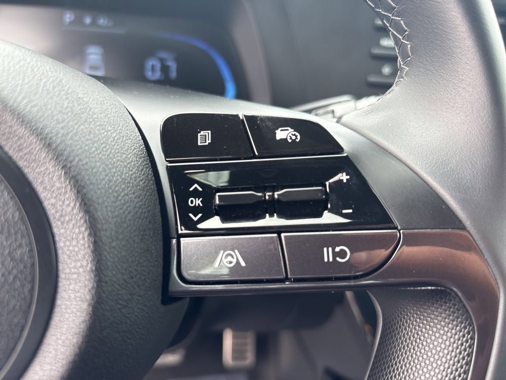 Certified 2025 Hyundai Elantra Sport FWD image 17
