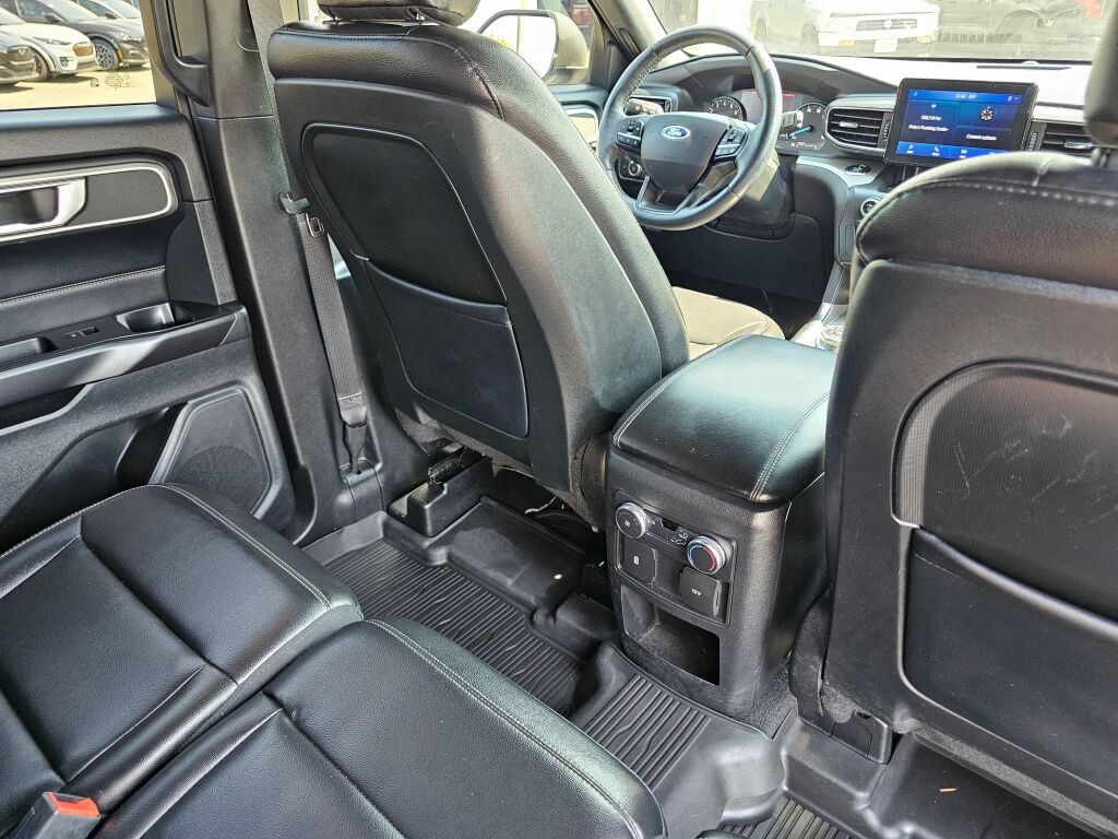 Used 2020 Ford Explorer XLT w/ Equipment Group 202A AWD/4WD image 17