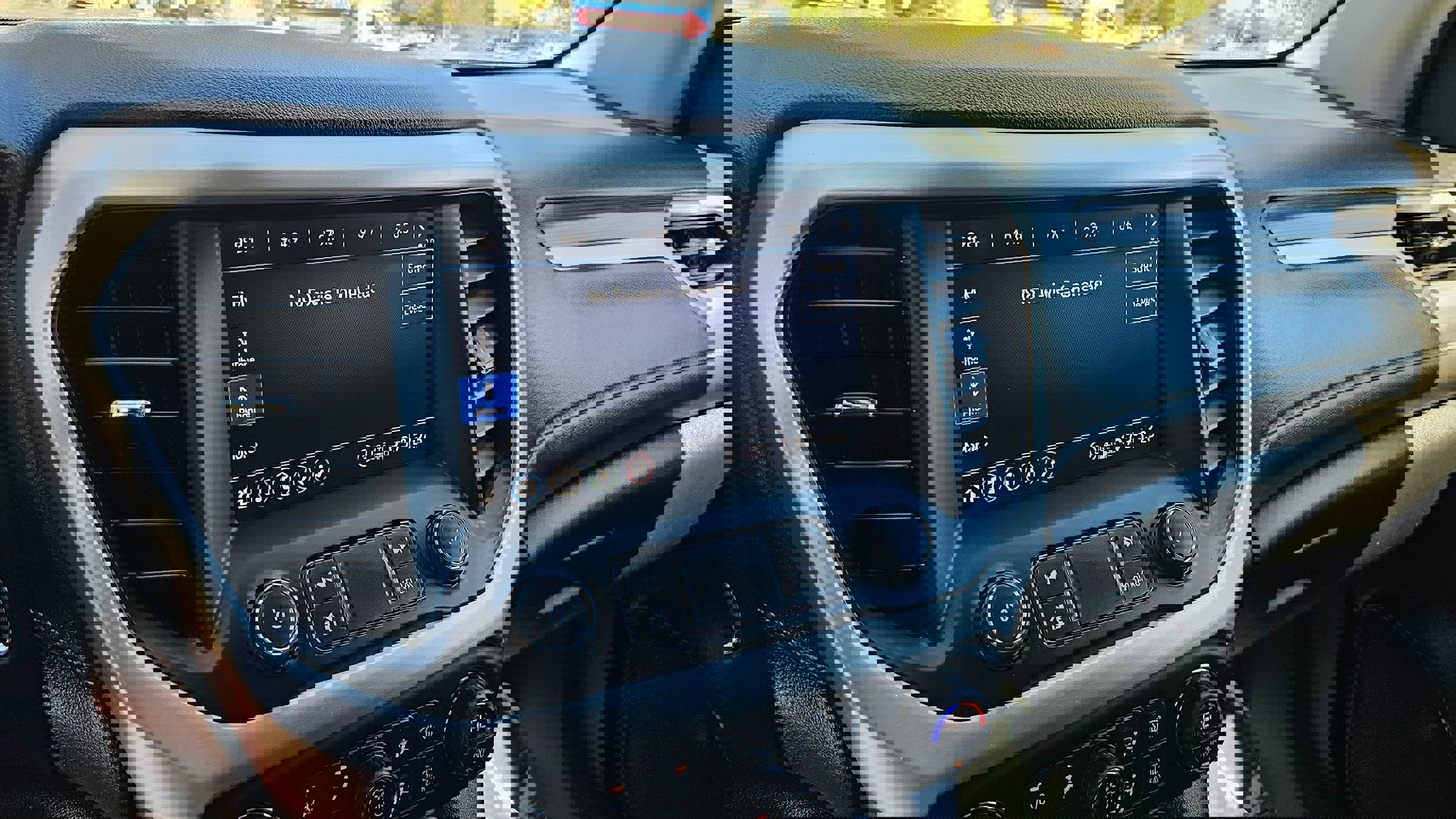 Used 2020 GMC Acadia SLT image 30