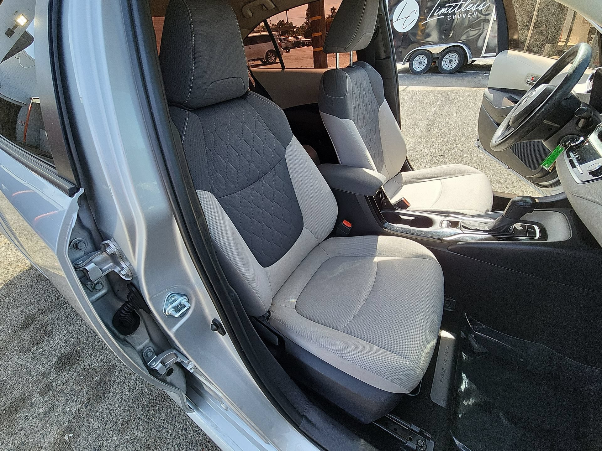 Used 2022 Toyota Corolla LE FWD image 24