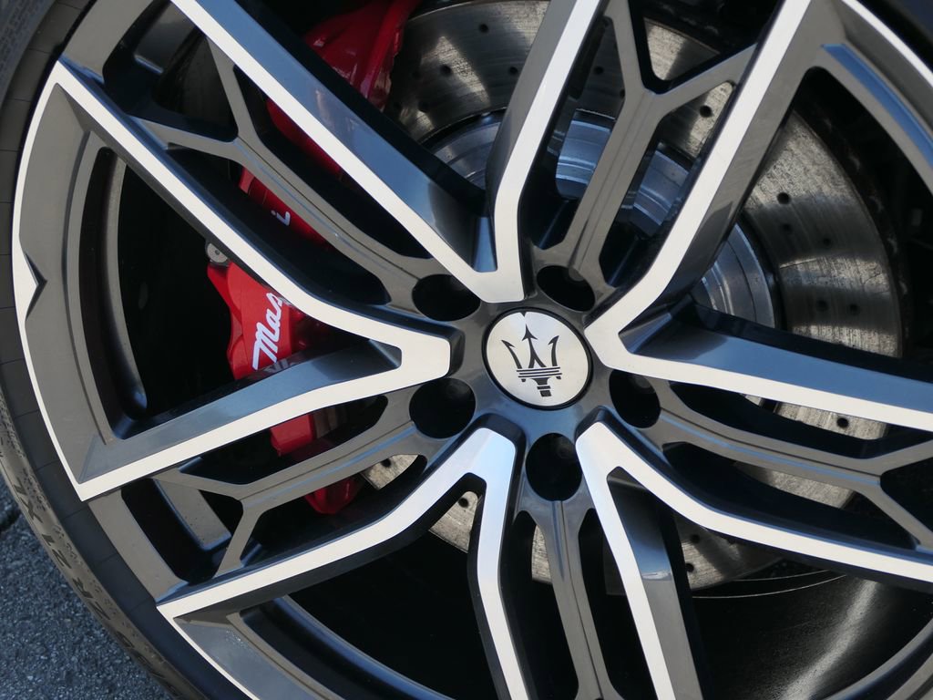 Used 2023 Maserati Quattroporte Modena image 10