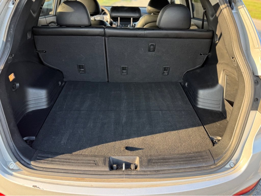 Used 2010 Hyundai Tucson GLS w/ Popular Equipment Pkg 2 FWD image 17