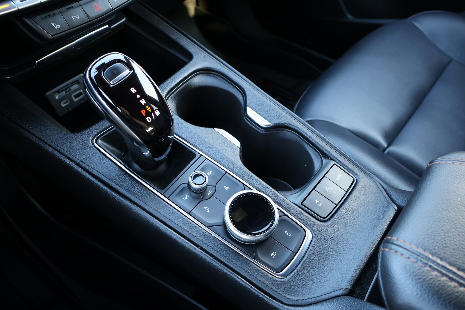 Used 2023 Cadillac XT4 Sport w/ Technology Package image 32