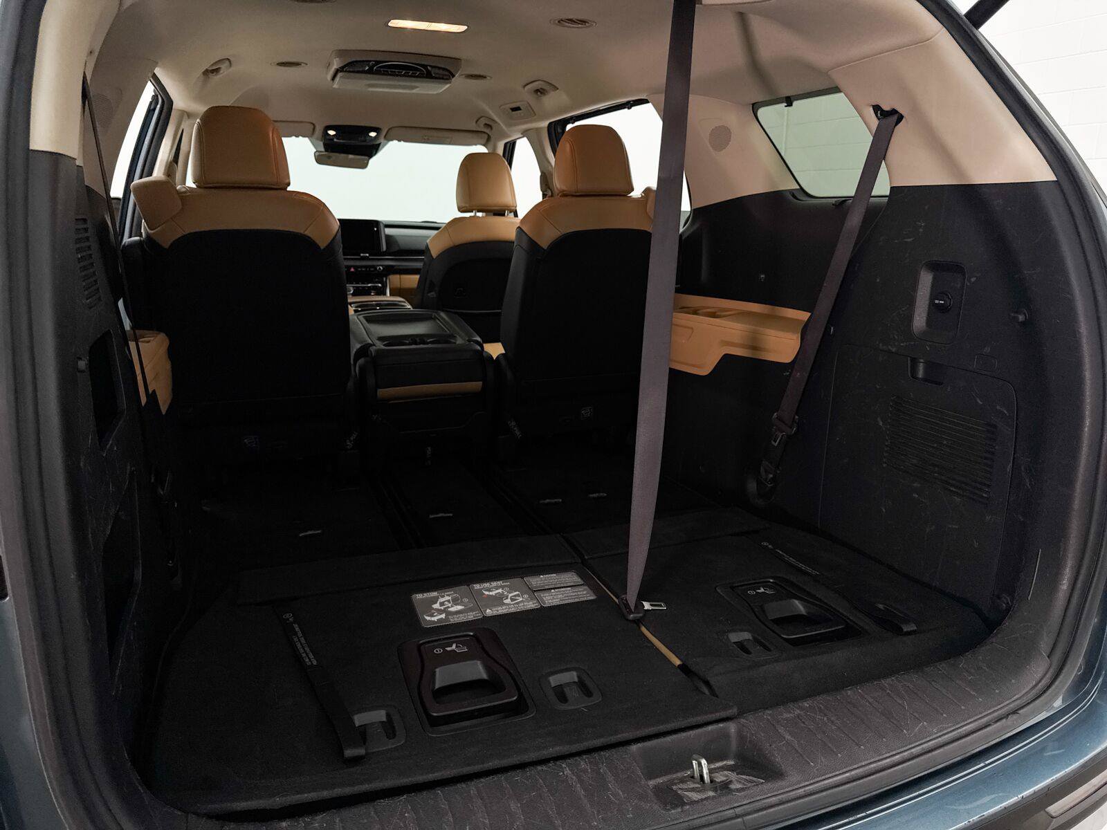 Used 2023 Kia Carnival EX FWD image 28