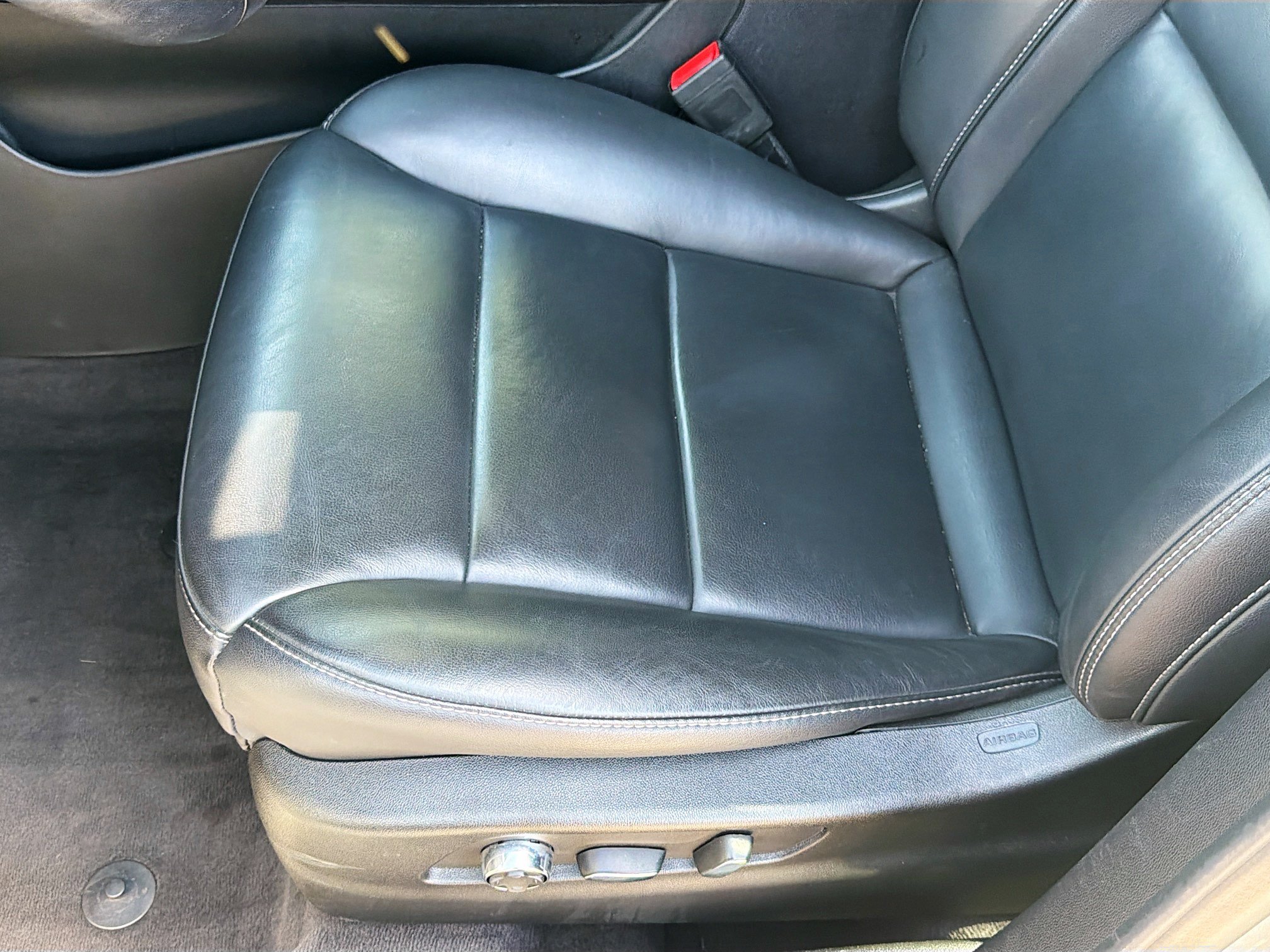 Certified 2025 Cadillac XT4 Premium Luxury FWD image 19