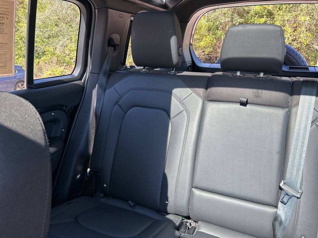 Used 2025 Land Rover Defender 110 S image 12