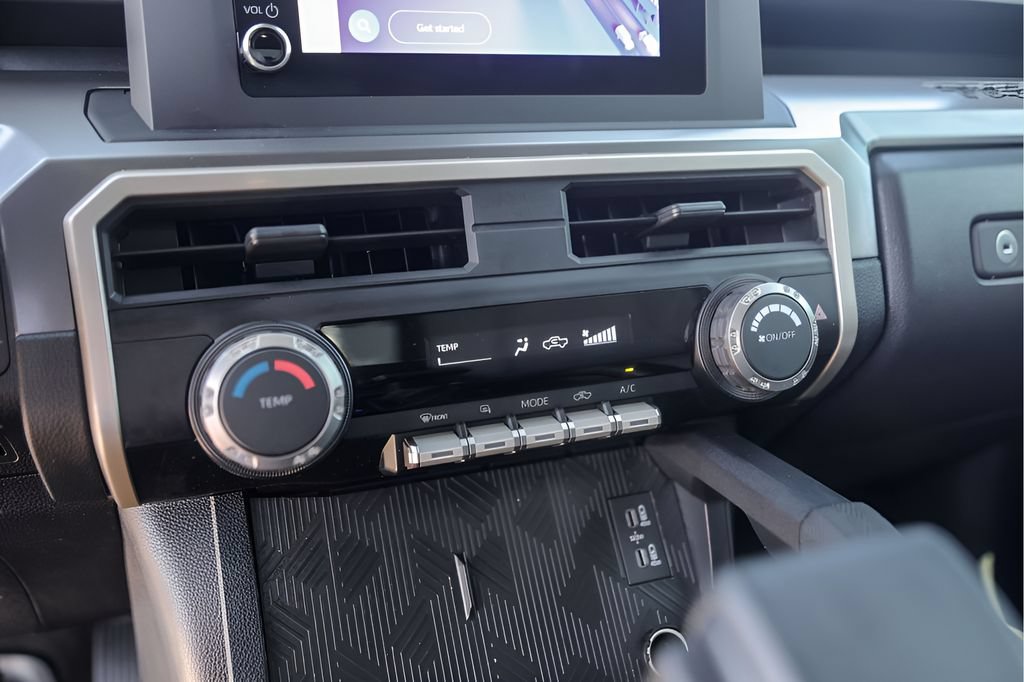 Used 2024 Toyota Tacoma SR5 AWD/4WD image 21