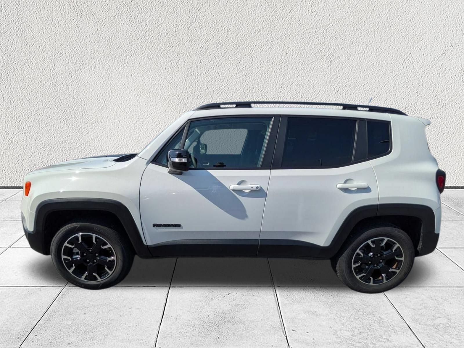 Used 2023 Jeep Renegade Latitude AWD/4WD image 6