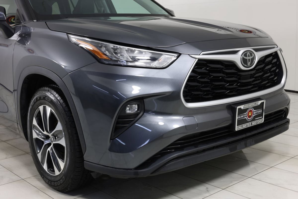 Used 2020 Toyota Highlander XLE FWD image 37