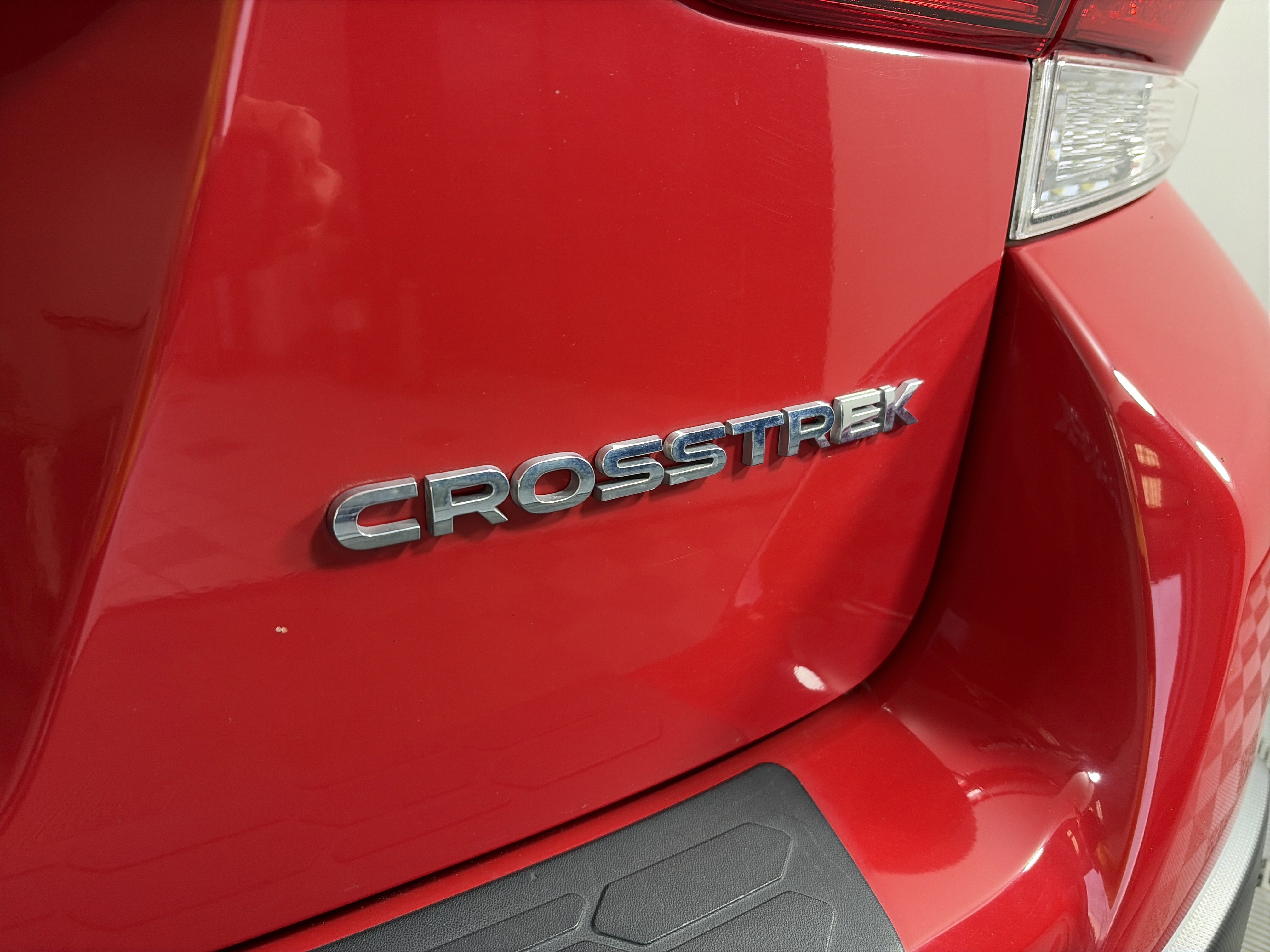 Used 2020 Subaru Crosstrek 2.0i Premium w/ Moonroof Package 1 AWD/4WD image 16