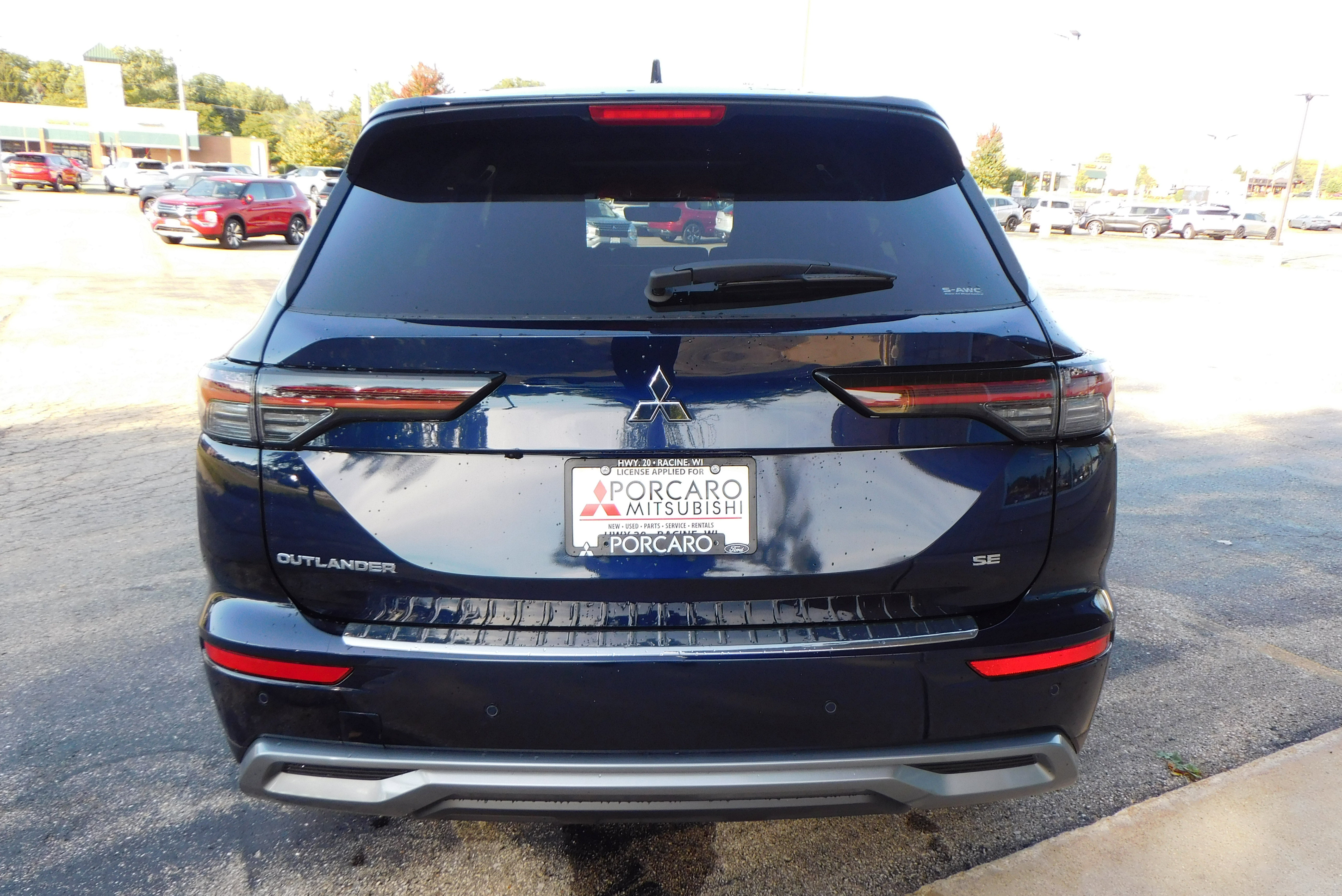 Used 2025 Mitsubishi Outlander SE image 4