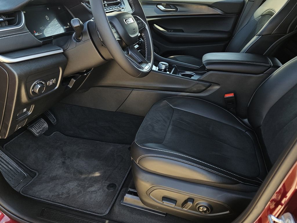 New 2025 Jeep Grand Cherokee L Altitude RWD image 15