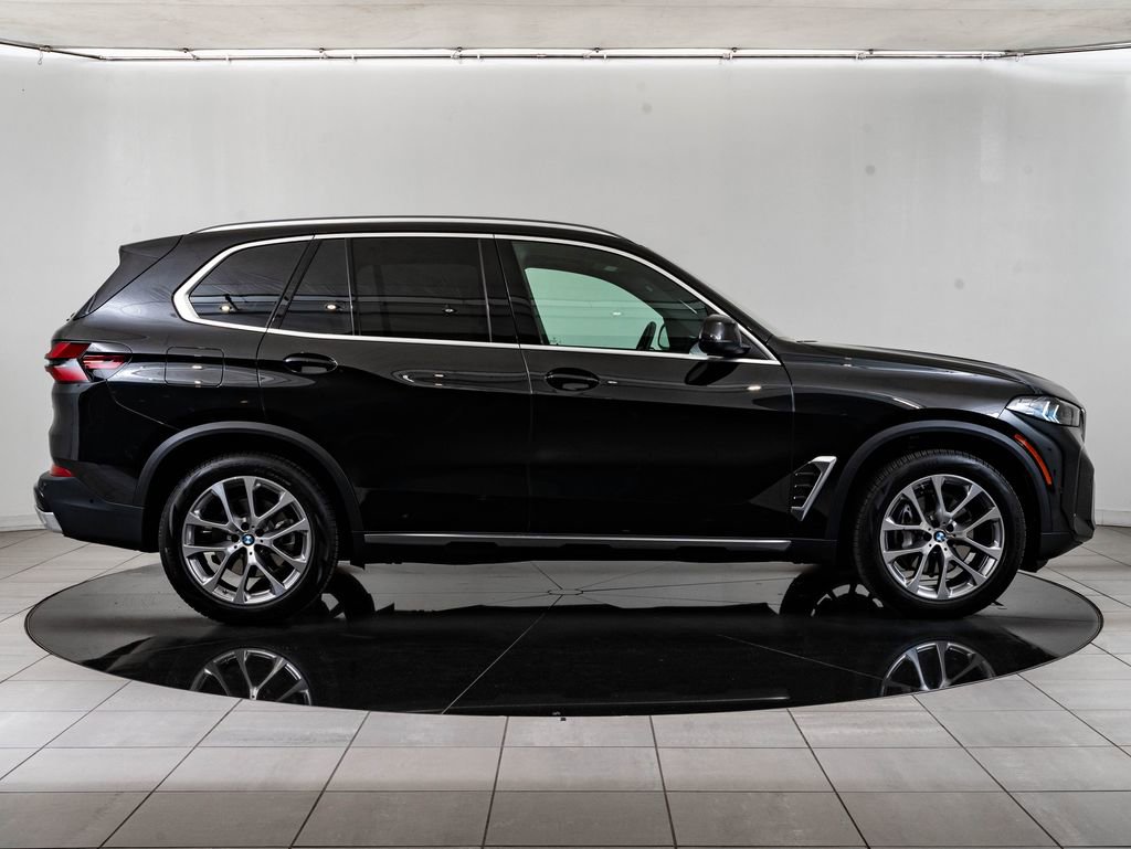 Used 2024 BMW X5 xDrive40i w/ Premium Package image 11