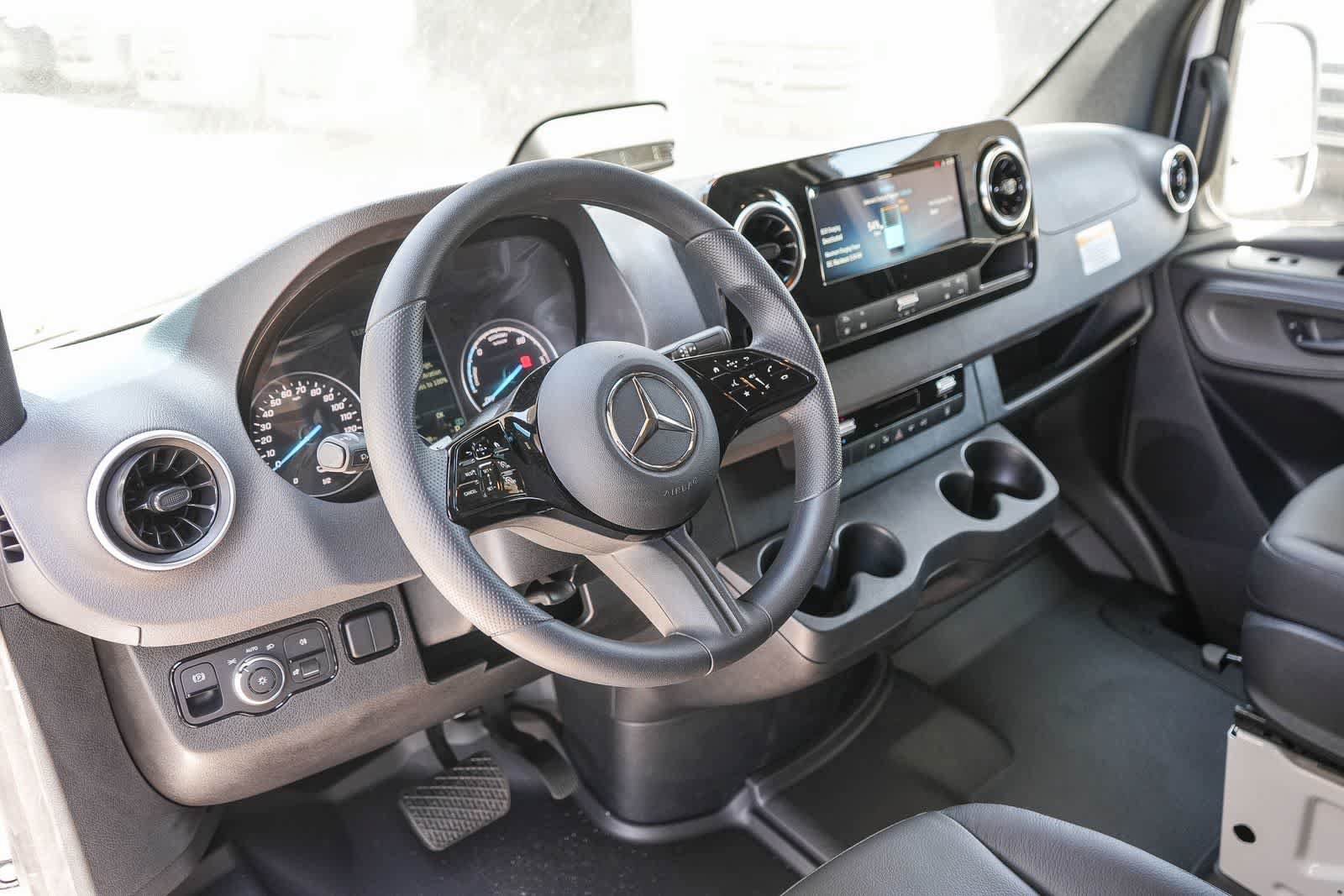 New 2025 Mercedes-Benz eSprinter 170 Cargo image 14