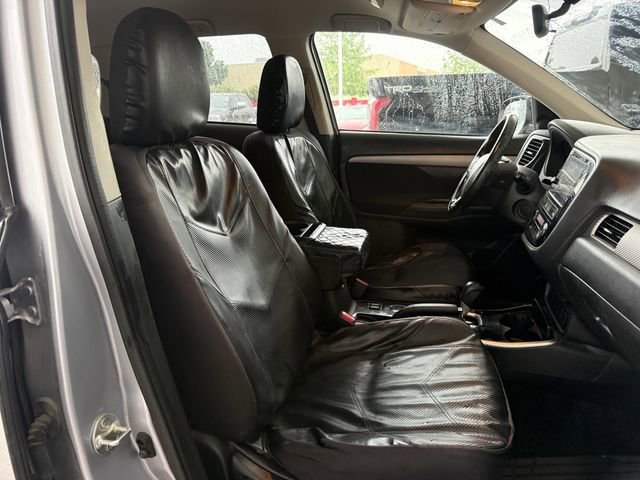 Used 2017 Mitsubishi Outlander SE image 25