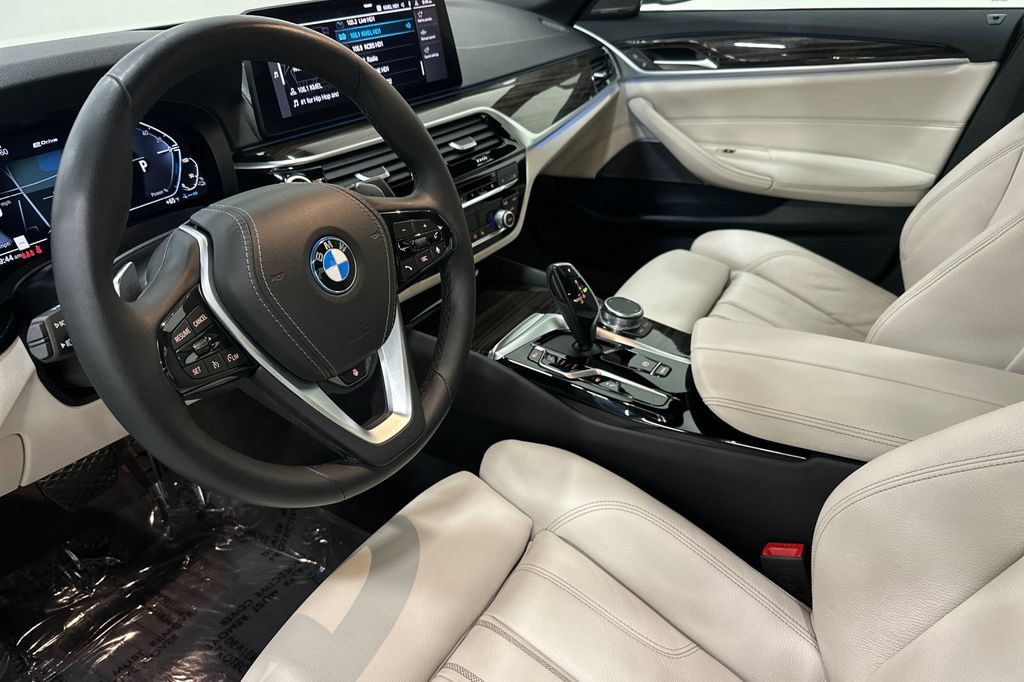 Used 2023 BMW 530e w/ Premium Package RWD image 10