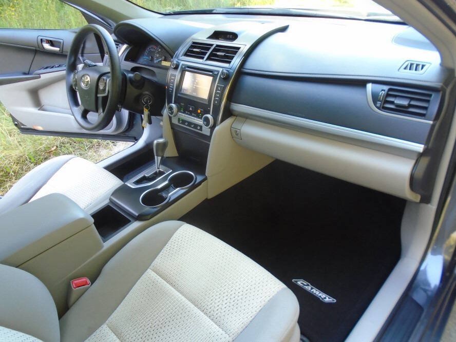 Used 2014 Toyota Camry FWD image 24
