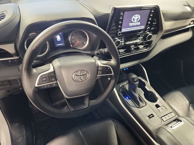 Used 2022 Toyota Highlander L FWD image 10