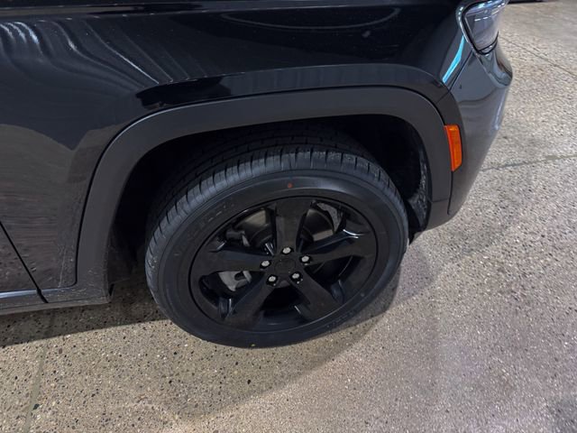 Used 2023 Jeep Grand Cherokee L Limited w/ Black Appearance Package AWD/4WD image 33