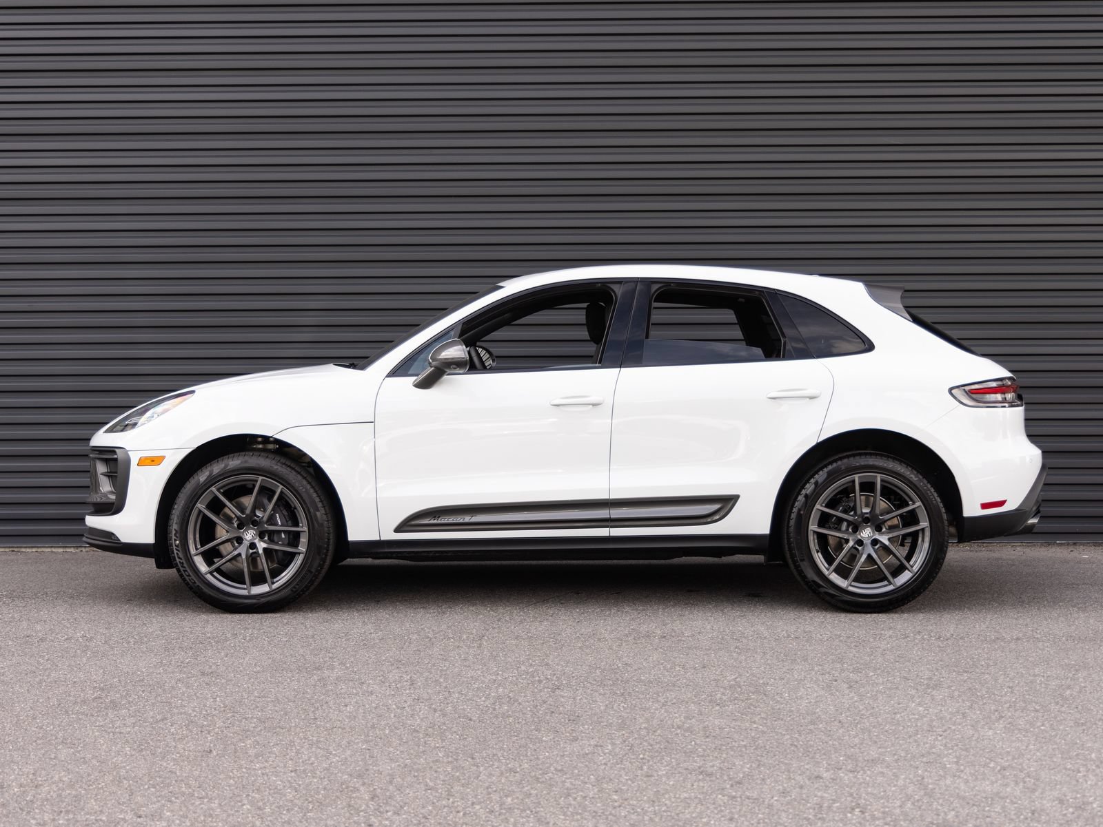 New 2026 Porsche Macan Turbo AWD/4WD image 2