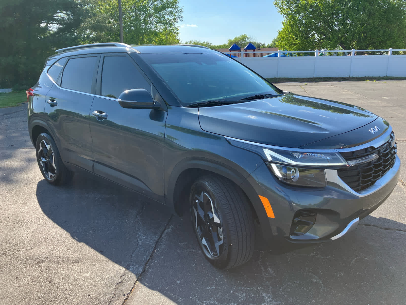 Used 2025 Kia Seltos EX AWD/4WD image 2