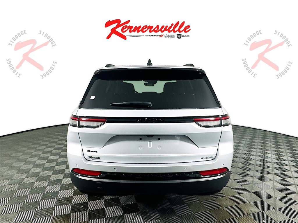 New 2025 Jeep Grand Cherokee Altitude image 6