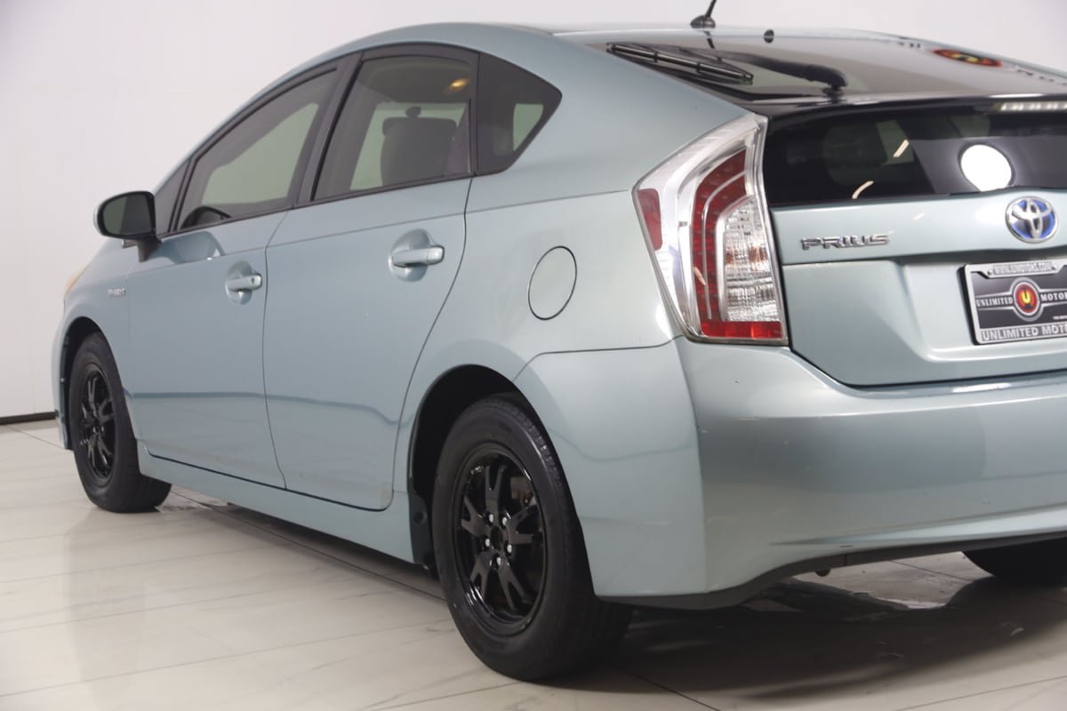 Used 2014 Toyota Prius Two FWD image 17