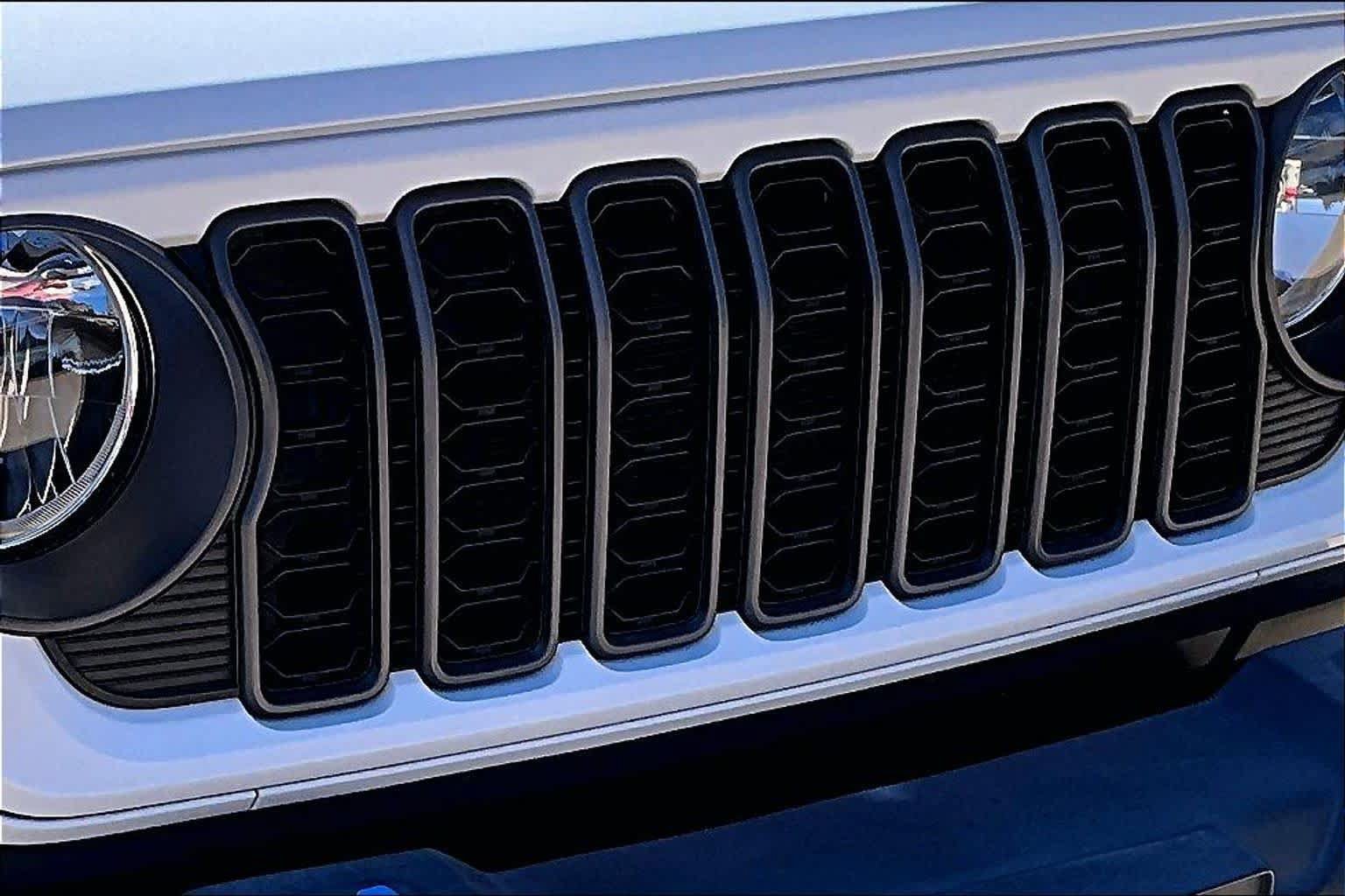 Used 2024 Jeep Wrangler Unlimited w/ Convenience Group AWD/4WD image 25