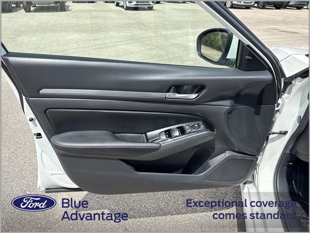 Used 2023 Nissan Altima 2.5 SV FWD image 12