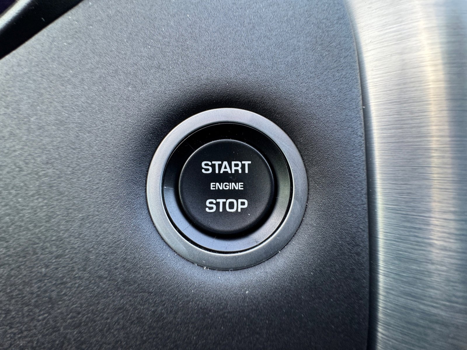 Used 2020 Land Rover Discovery HSE image 30