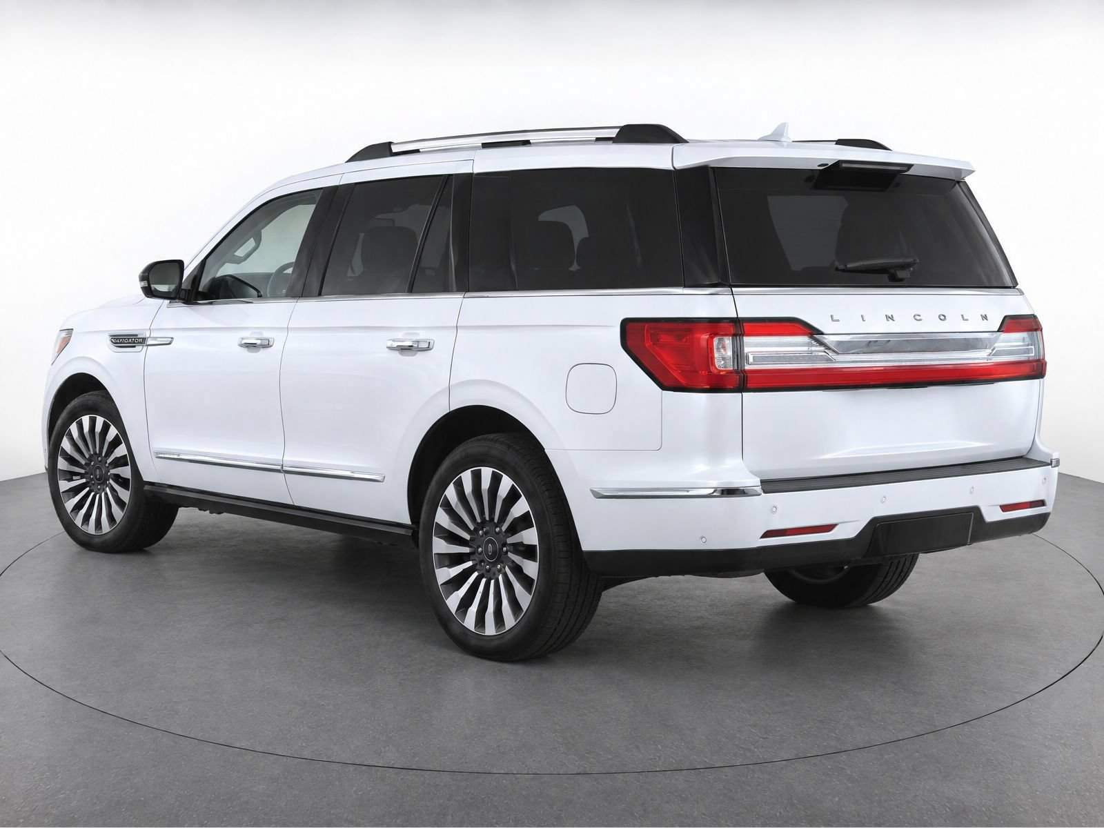 Used 2018 Lincoln Navigator Reserve w/ Technology Package AWD/4WD image 4