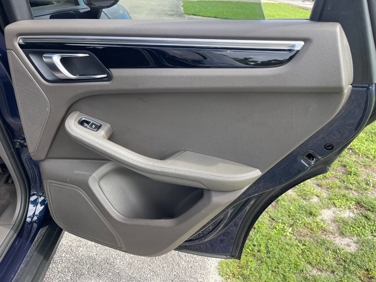 Used 2018 Porsche Macan image 28